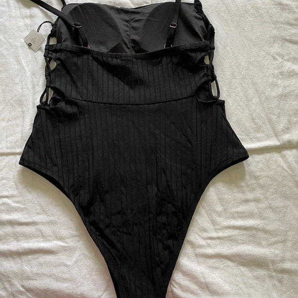 🐙NWT Black One Piece Swim Suit 🐙 - Picture 2 of 2
